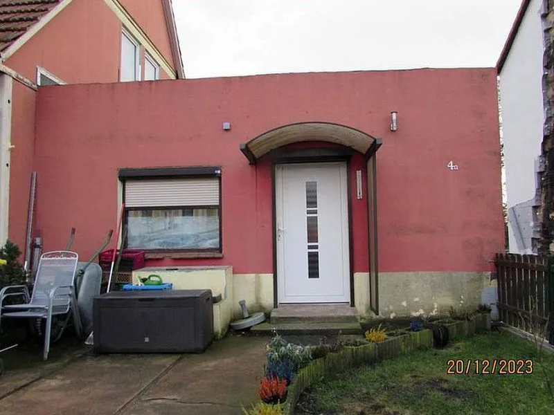 Wohnhaus mit Nebengebäuden in Völpke — Bild 2