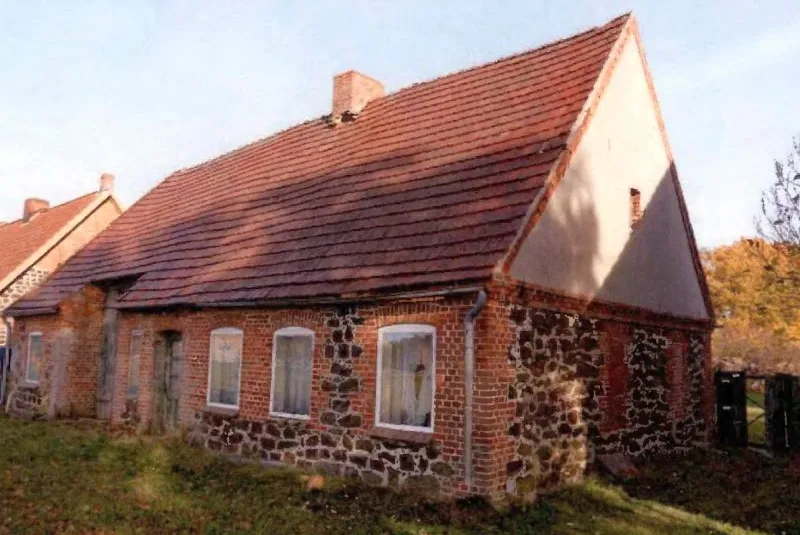 Wohnhaus mit Garagengebäude in Ludwigslust OT Glaisin — Bild 2