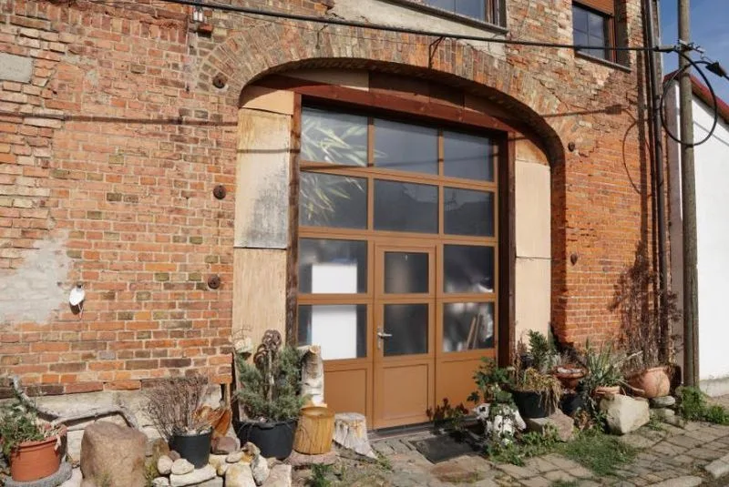 Mehrfamilienhaus mit Nebengebäuden in Oschersleben OT Hornhausen — Bild 3