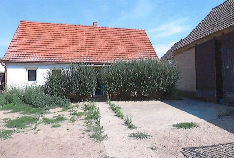 Wohnhaus mit angebauter Garage und Scheune in Burxdorf — Bild 2