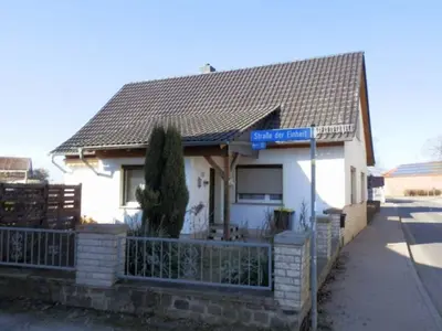 Einfamilienhaus mit Garage in Ausleben