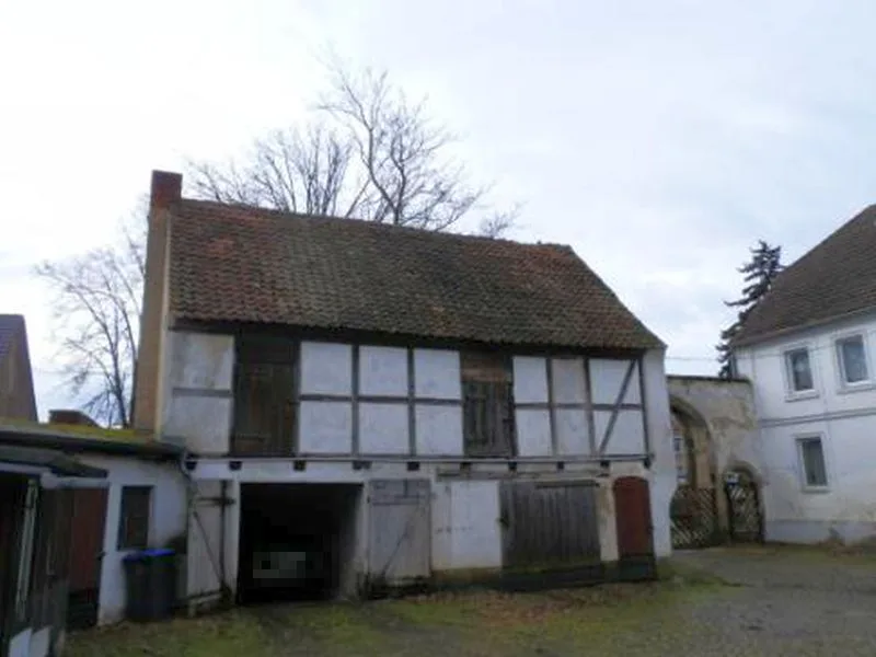 Mehrfamilienhaus mit mehreren ehem. Wirtschaftsgebäuden in Bottmersdorf — Bild 2