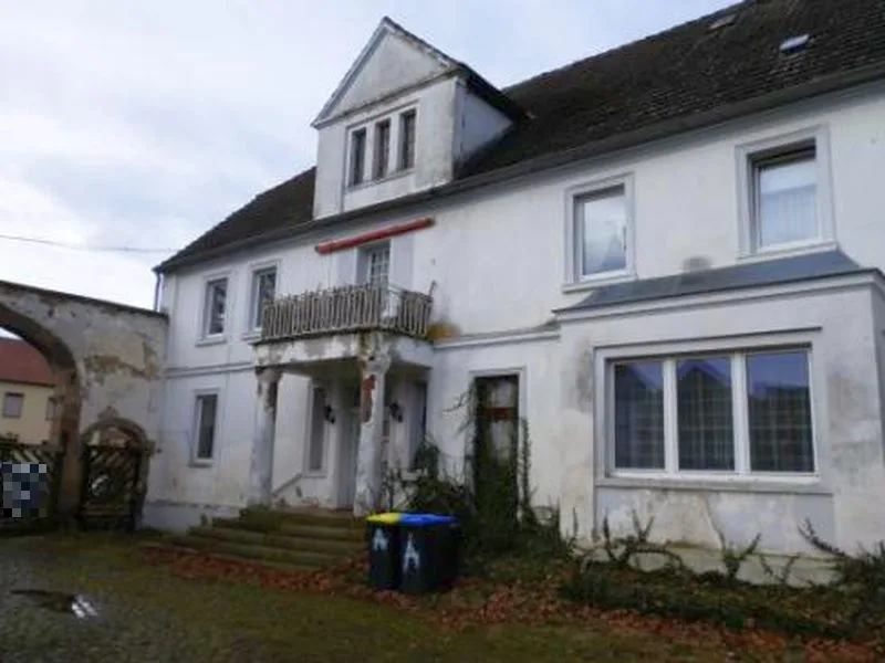 Mehrfamilienhaus mit mehreren ehem. Wirtschaftsgebäuden in Bottmersdorf — Bild 3