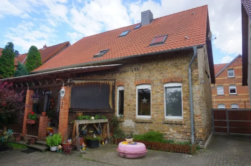 Einfamilienhaus mit Carport in Hötensleben