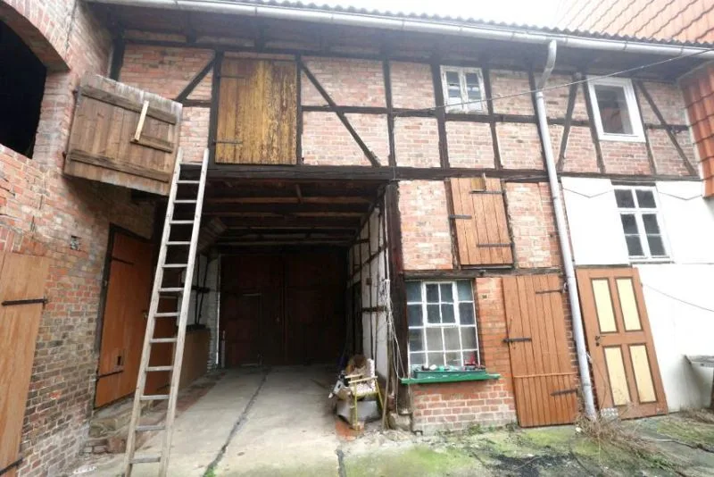 Wohnhaus mit Nebengebäuden in Hötensleben OT Wackersleben — Bild 2