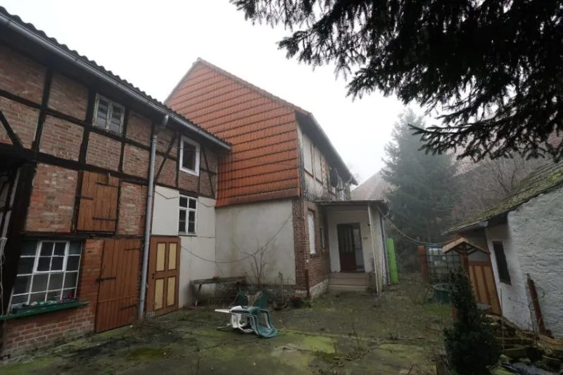 Wohnhaus mit Nebengebäuden in Hötensleben OT Wackersleben — Bild 3