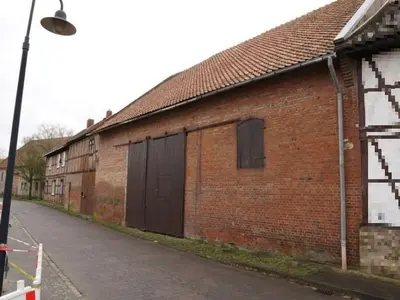 Wohnhaus mit Nebengebäuden in Hötensleben OT Wackersleben