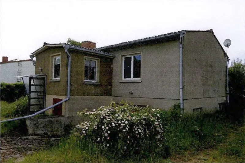 Einfamilienhaus mit Nebengebäuden in Ziegendorf — Bild 2