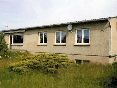 Einfamilienhaus mit Nebengebäuden in Ziegendorf