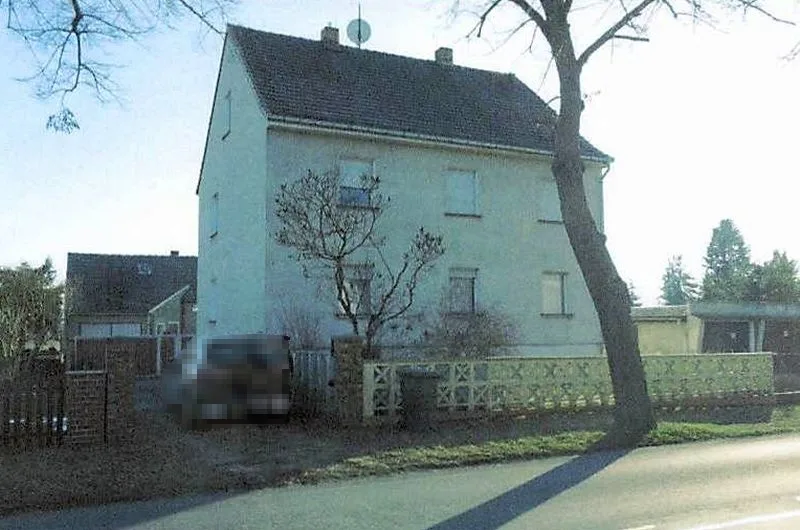Mehrfamilienhaus mit Nebengebäuden und Doppelgarage in Uebigau