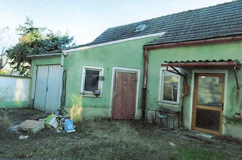 Mehrfamilienhaus mit Nebengebäuden und Doppelgarage in Uebigau — Bild 3