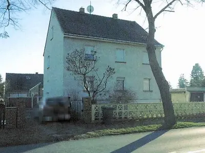 Mehrfamilienhaus mit Nebengebäuden und Doppelgarage in Uebigau