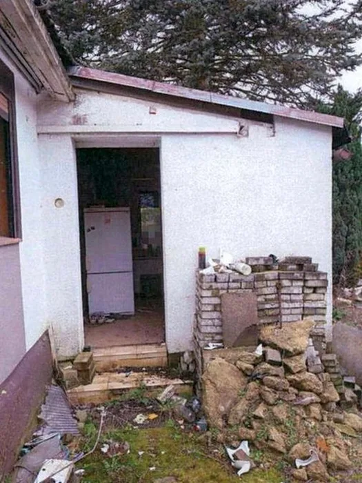 Wohnhaus mit Anbau, diversen Nebengebäuden und Schuppen in Tröbitz — Bild 2