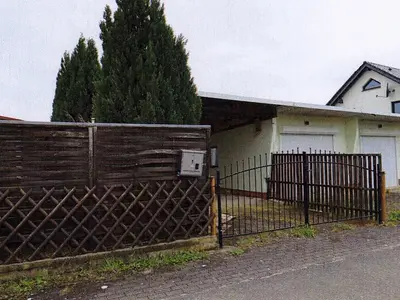Wohnhaus, vermutlich zweites Wohnhaus und Nebengebäudebestand in Gröden
