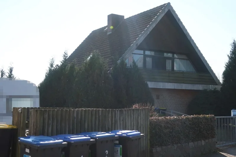 Einfamilienhaus mit Carports/Überdachungen, Holzgartenhaus u.a. in Bäk — Bild 3
