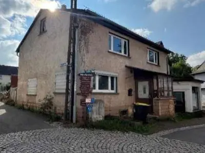 Einfamilienhaus und ehemaliges Nebengelass in Bad Tabarz