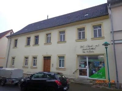 Wohnhaus mit 4 Garagen in Bad Lauchstädt OT Schafstädt