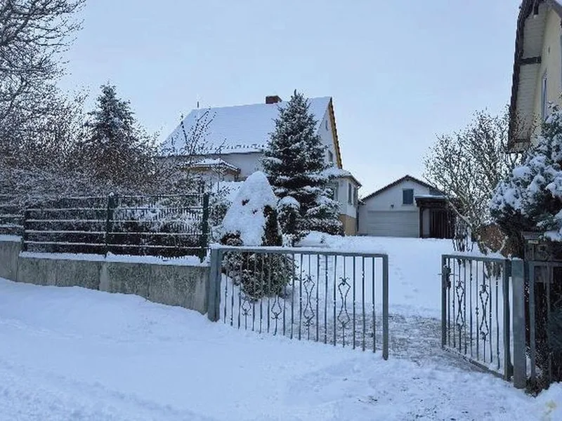 Einfamilienhaus mit Nebengelass und zweigeschossiger Garage in Nessetal OT Ballstädt
