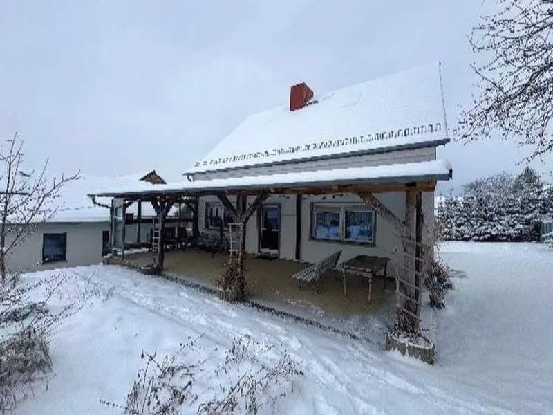 Einfamilienhaus mit Nebengelass und zweigeschossiger Garage in Nessetal OT Ballstädt — Bild 2