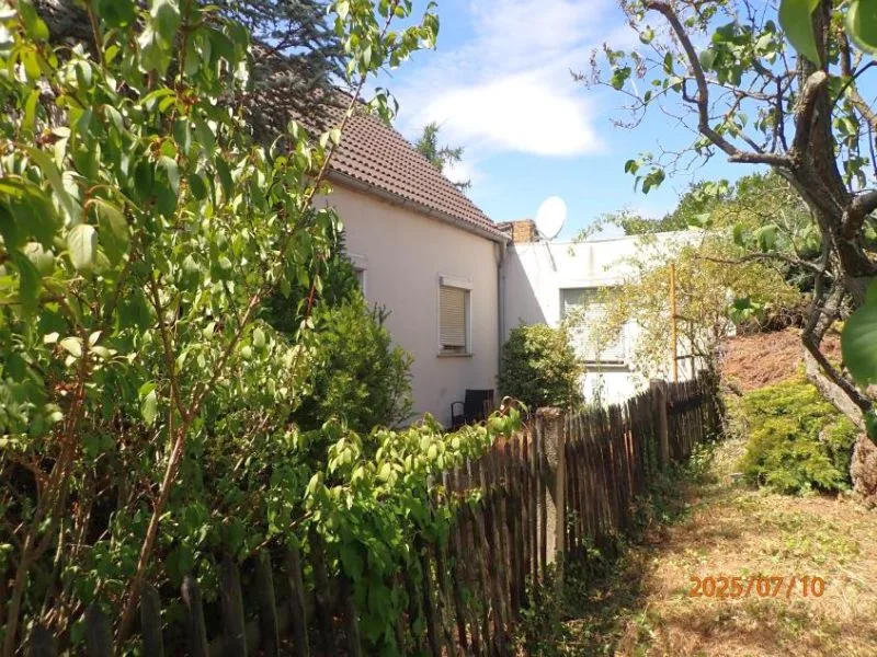 Einfamilienhaus mit 2 Schuppen und Garage in Bad Dürrenberg