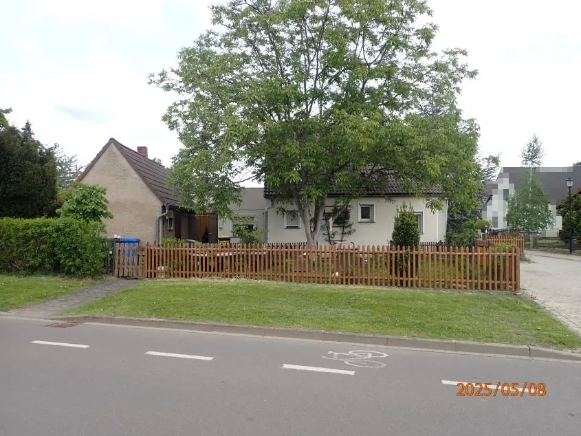 Einfamilienhaus mit 2 Schuppen und Garage in Bad Dürrenberg — Bild 2