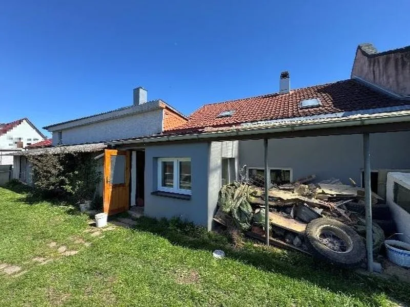 Einfamilienhaus (Reihenhaus) mit Nebengelass in Ohrdruf OT Wölfis