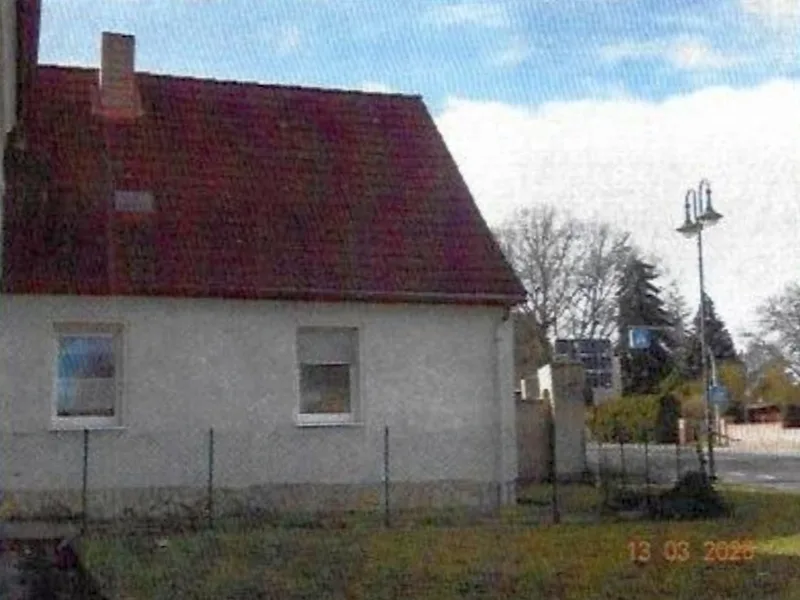 Sanierungsbedürftiges Wohnhaus mit Nebengelass in Braunsbedra