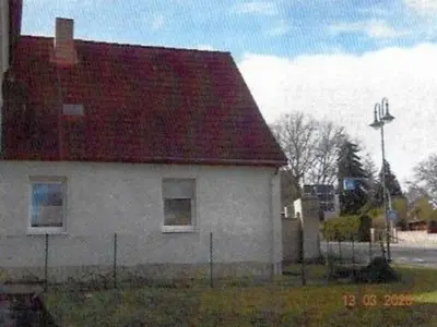 Sanierungsbedürftiges Wohnhaus mit Nebengelass in Braunsbedra
