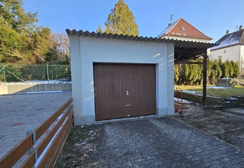Wohnhaus mit Garage in Aalen — Bild 2