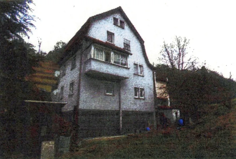 Wohnhaus mit Einliegerwohnung und Pkw-Einzelgarage in Möckmühl — Bild 2