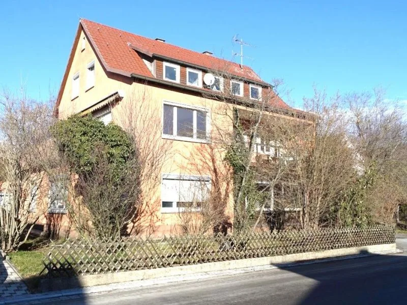 Dreifamilienhaus mit Gewerbeeinheit in Hildrizhausen — Bild 2