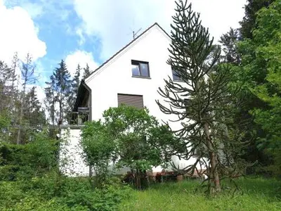 Vierfamilienwohnhaus mit Doppelgarage in Stuttgart