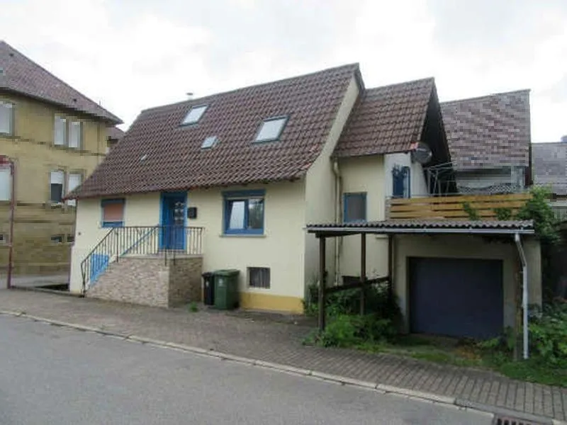 Einfamilienhaus mit Garage und Carport in Sinsheim, Stadtteil Ehrstädt