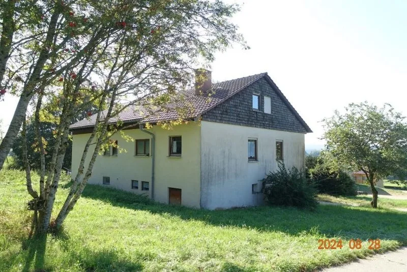 Zweifamilienhaus, landwirtschaftl. Betriebsgebäude, Landwirtschaftsflächen in Lenningen — Bild 2