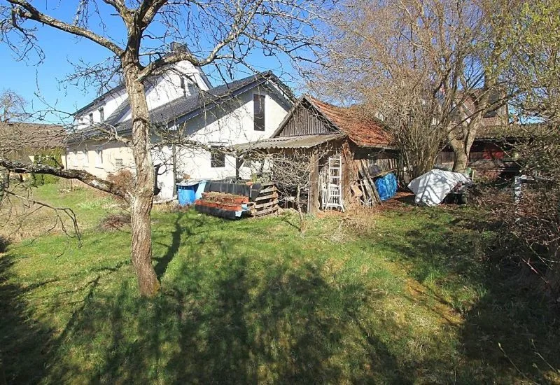 Wohnhaus mit separater Garage und Landwirtschaftsflächen in Geislingen — Bild 2