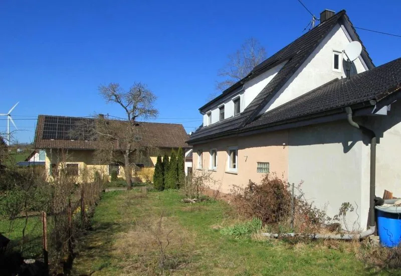 Wohnhaus mit separater Garage und Landwirtschaftsflächen in Geislingen — Bild 3