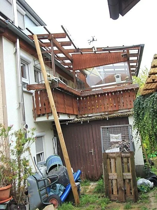 Einfamilienwohnhaus mit 2 Garagenanbauten und kleinem Garten in Mühlhausen im Täle — Bild 3