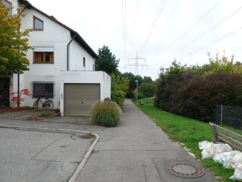 2-Zimmer-Wohnung und Garage (Doppelparker) in Stuttgart