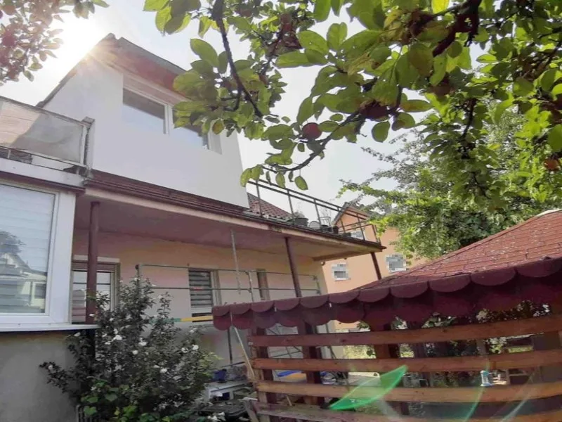 Doppelhaushälfte (Zweifamilienhaus) mit Carport in Aalen — Bild 2