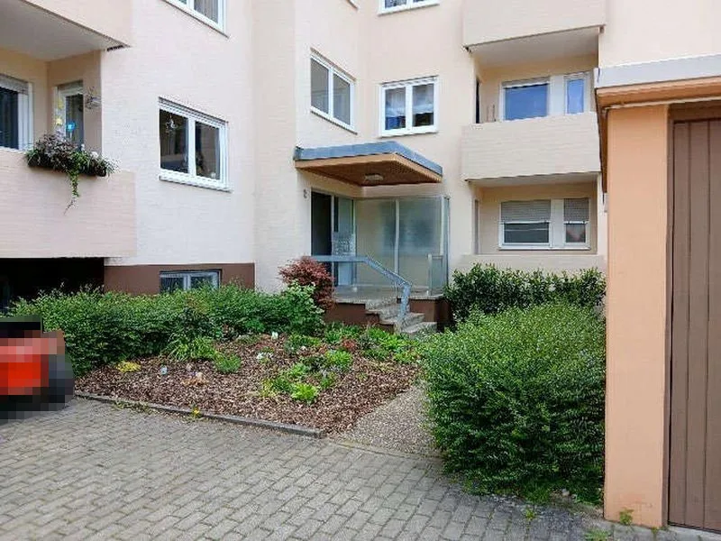 4-Zimmer-Wohnung und Reiheneinzelgarage in Salach — Bild 2