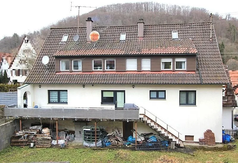 Zweifamilienhaus mit 2 integrierten Garagen in Wiesensteig
