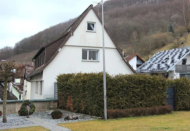 Zweifamilienhaus mit 2 integrierten Garagen in Wiesensteig — Bild 3