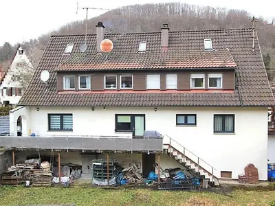 Zweifamilienhaus mit 2 integrierten Garagen