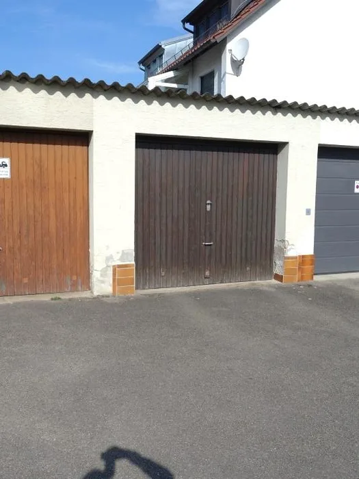 Reihenmittelhaus und Garage in Stuttgart — Bild 2