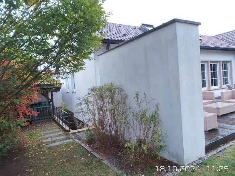 Einfamilienhaus mit Doppelgarage und Doppelcarport in Bad Boll — Bild 2