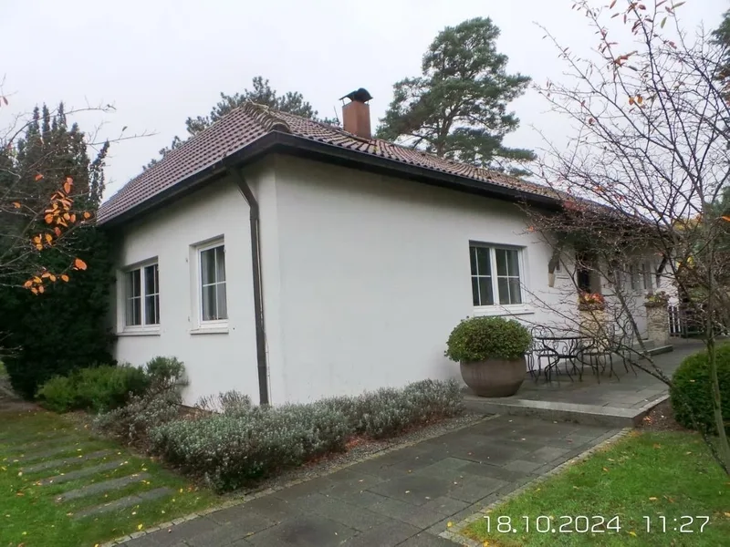 Einfamilienhaus mit Doppelgarage und Doppelcarport in Bad Boll — Bild 3