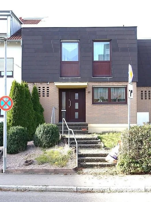 Wohnhaus (Reihenhaus) und Garage in Böblingen — Bild 2