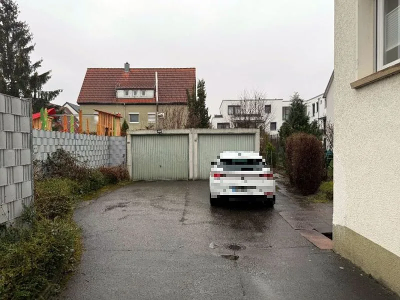 Dreifamilienhaus mit 2 Garagen in Leonberg, Stadtteil Eltingen — Bild 3