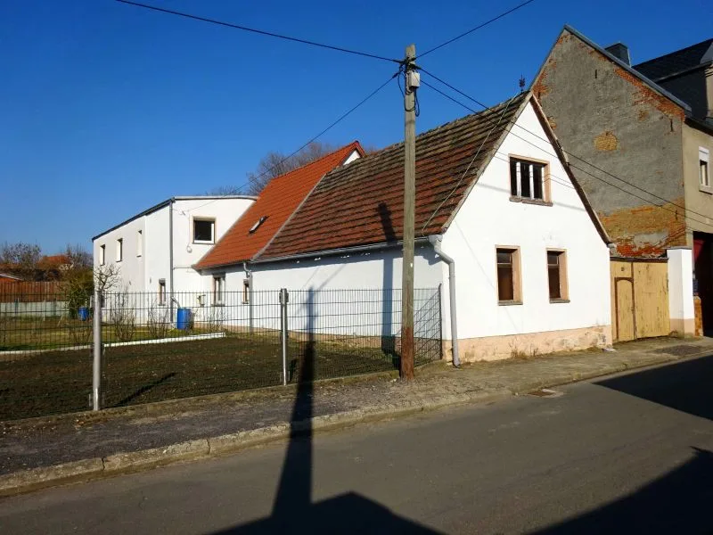 Wohnhaus mit Nebengebäuden und Gartenland in Teuchern OT Nessa — Bild 3