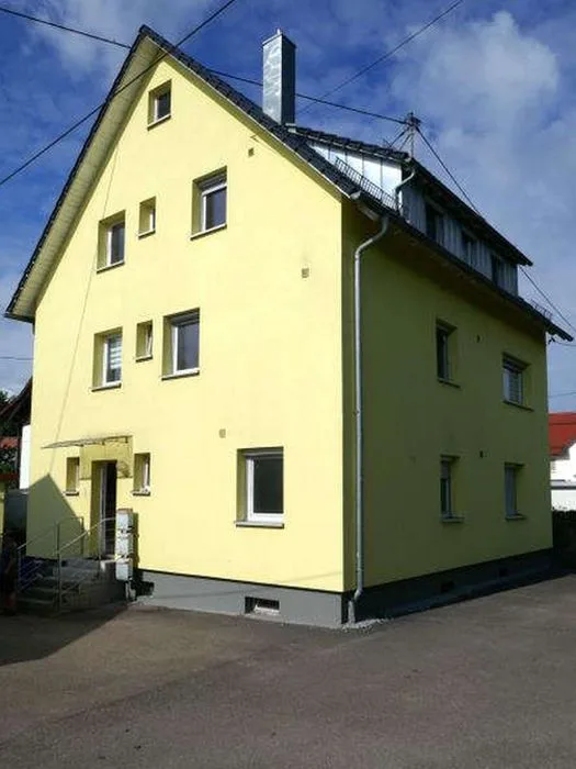 Dreifamilienhaus mit Garage in Böbingen — Bild 2